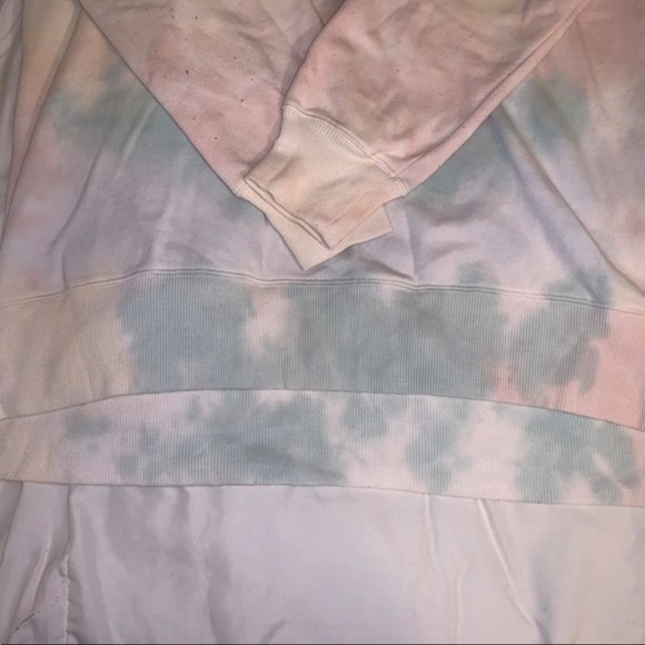 Huge Sweater - Picture 3 of 3